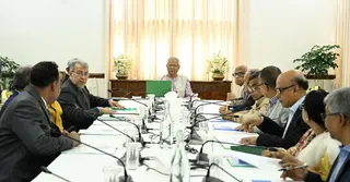 দেশের অর্থনৈতিক অগ্রগতি নিয়ে প্রধান উপদেষ্টার নেতৃত্বে বৈঠক